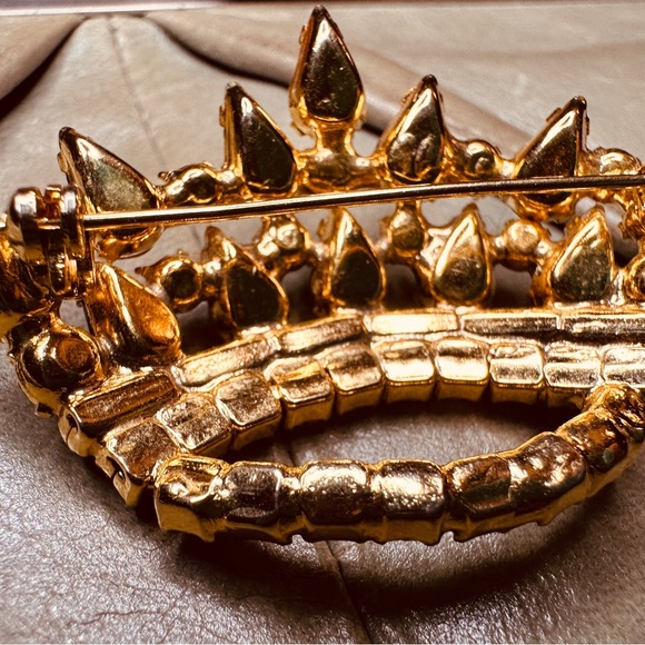 B. David Vintage Rhinestone Crown Brooch Gold Tone Aurora Pink Green Orange Purp - Picture 4 of 6